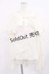 metamorphose / 【プラスサイズ】ケープ付き丸襟ブラウス プラスサイズ アイボリー H-25-09-26-1030-ME-BL-NS-ZH