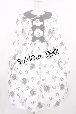 画像1: ALICE and the PIRATES / アリスとアルファベットの迷宮柄ワンピース Free オフ白 H-25-09-29-1012-PA-OP-NS-ZH