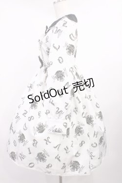画像2: ALICE and the PIRATES / アリスとアルファベットの迷宮柄ワンピース Free オフ白 H-25-09-29-1012-PA-OP-NS-ZH