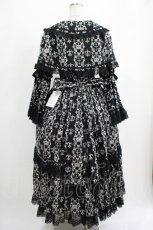 画像3: metamorphose / 【プラスサイズ】クラウンクロス ケープ付ロングドレス プラスサイズ ブラック H-25-09-29-007-ME-OP-NS-ZH (3)
