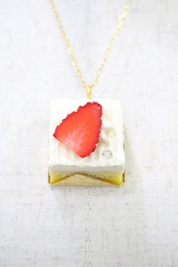画像1: Q-pot. / プチストロベリーケーキネックレス   H-25-10-03-014-QP-AC-KB-ZH