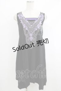 Ozz oneste / ヨークレース刺繍プリントチュニック  黒 H-25-10-08-1042-OO-TO-KB-ZT130