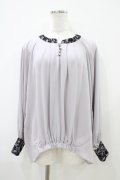 axes femme / パール釦ギャザーブラウス S グレー H-25-10-15-045-AX-BL-NS-ZH