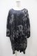画像1: NieR Clothing / プリント半袖CUTSEW  ブラック H-25-10-22-055-PU-TO-KB-ZH (1)