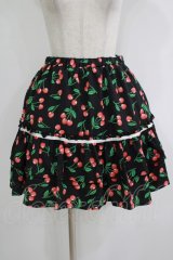 E hyphen world gallery / チェリー柄スカート Free ブラック H-25-11-02-1041-LO-SK-NS-ZH