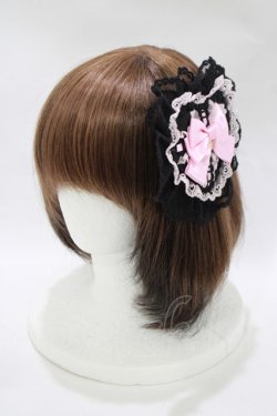 画像1: Angelic Pretty / プレゼントハートクリップブローチ  ブラック H-25-11-02-1081-AP-ZA-NS-ZH