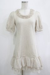 Emily Temple cute / ジョーゼットフリル裏毛ワンピース  ラメ混ベージュ H-25-11-03-029-ET-OP-KB-ZH