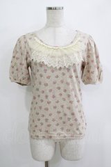 Emily Temple cute / チュールフリルカットソー  フラワープリント/ベージュ H-25-11-03-067-ET-TO-KB-ZH