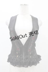 Ozz oneste / 薔薇刺繍フリルベスト  黒 H-25-11-13-039-OO-TO-KB-ZH