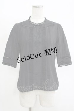 画像1: an another angelus / ローズ刺繍ノーカラーブラウス Free Black H-25-11-15-1062-CA-BL-NS-ZH