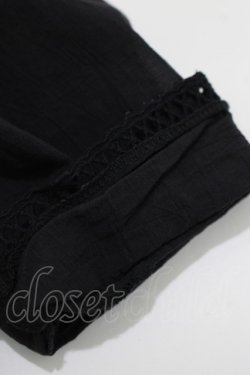 画像4: an another angelus / ローズ刺繍ノーカラーブラウス Free Black H-25-11-15-1062-CA-BL-NS-ZH