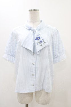 画像1: axes femme / ネモフィラ刺繍リボンブラウス Free サックスストライプ H-25-11-16-1042-AX-BL-NS-ZH