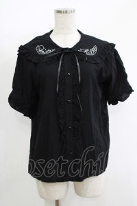 LISTEN FLAVOR / リボン付フリルセーラーブラウス  ブラック H-25-11-17-065-PU-BL-KB-ZT369