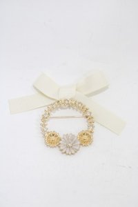 m petit by misako / AMフラワーリーフブローチ  アイボリー H-25-11-18-1006-LO-AC-NS-ZH