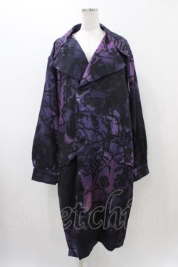 画像1: NieR Clothing / 総柄ロングジャケット  ブラック×パープル H-25-11-19-1038-PU-JA-KB-ZH