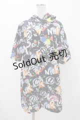 NieR Clothing / 総柄半袖プルパーカー  ブラック H-25-11-19-1042-PU-TO-KB-ZT379