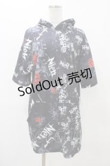 NieR Clothing / 総柄半袖プルパーカー  ブラック H-25-11-19-1043-PU-TO-KB-ZT483
