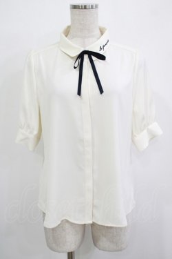 画像1: Fi.n.t / リボンタイ付きロゴ刺繍衿ブラウス Free OFF×NAVY H-25-11-22-1028-CA-BL-NS-ZH