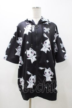 画像1: NieR Clothing / 総柄ZIP半袖パーカー  ブラック H-25-11-23-050-PU-TO-KB-ZT475