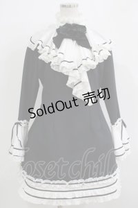 MARBLE / コサージュ付きロマンティックドレープフリルワンピース  黒×白 H-25-11-26-015-GO-OP-KB-ZH