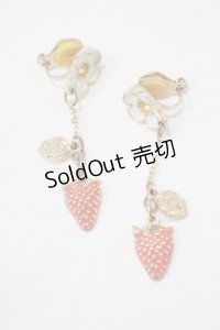 m petit by misako / AMイチゴイヤリング  ゴールド H-25-12-05-056-LO-AC-NS-ZH