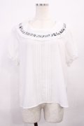 Amavel / 音符刺繍入り サークル衿プルオーバーブラウス Free ホワイト H-25-12-06-1032-CA-BL-NS-ZH