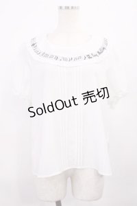 Amavel / 音符刺繍入り サークル衿プルオーバーブラウス Free ホワイト H-25-12-06-1032-CA-BL-NS-ZH