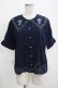 画像1: axes femme POETIQUE / ブーケ刺繍スカラップ襟ブラウス M ネイビー H-25-12-12-1055-AX-BL-NS-ZH (1)