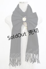 Amavel / プレート付きリボンストール  ブラック H-25-12-12-1074-CA-ZA-NS-ZH