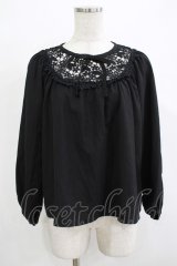Fi.n.t / フラワーレース切り替えリボンブラウス Free BLACK H-25-12-13-1041-CA-BL-NS-ZH