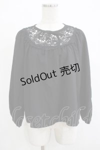 Fi.n.t / フラワーレース切り替えリボンブラウス Free BLACK H-25-12-13-1041-CA-BL-NS-ZH