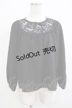 画像1: Fi.n.t / フラワーレース切り替えリボンブラウス Free BLACK H-25-12-13-1041-CA-BL-NS-ZH