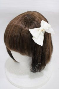 Amavel / ビジューリボン2wayブローチ  ホワイト H-25-12-16-1005-CA-AC-NS-ZH