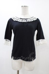 Emily Temple cute / フラワーカットワークレースカットソー  黒×白 H-25-12-18-1057-ET-TO-KB-ZH