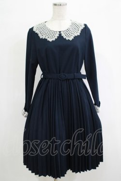 画像1: Fi.n.t / レース衿アコーディオンプリーツワンピース Free ネイビー H-25-12-19-030-CA-OP-NS-ZH