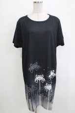 画像1: curiosite / 彼岸花Tシャツワンピース  ブラック H-25-12-24-1045-EL-OP-KB-ZT246 (1)