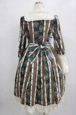 画像4: ALICE and the PIRATES / St.Lily Wolf〜狼騎士と百合の誓い〜柄ワンピース Free グリーン H-26-01-24-005-PA-OP-NS-ZH (4)