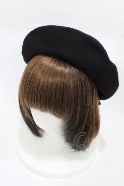 画像1: ATELIER PIERROT / ハリー・ポッター リボンブローチ付きレースアップベレー帽  グリフィンドール（レッド） H-26-01-25-1003-EL-AC-KB-ZH