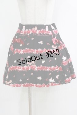 画像1: BABY,THE STARS SHINE BRIGHT / Pomme rouge〜うさぎとりすのりんごの森〜柄プリーツスカート Free ブラック H-26-01-26-1003-BA-SK-NS-ZH