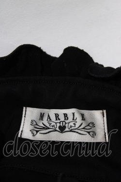 画像4: MARBLE / カメオ付きリボンタイフリルブラウス  黒 H-26-01-28-045-GO-BL-AK-ZH