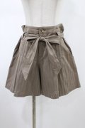 Emily Temple cute / シャドーストライプタックショートパンツ  ブラウン H-26-02-01-1002-ET-PA-KB-ZH