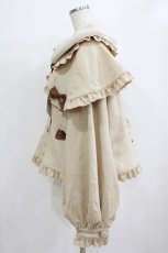 画像2: metamorphose / 【プラスサイズ】Lady Ribbonケープ付きショートコート プラスサイズ ベージュ H-26-02-04-039-ME-CO-NS-ZTC066 (2)