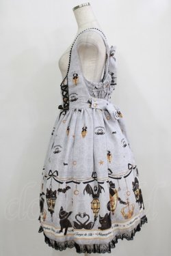 画像2: metamorphose / 【プラスサイズ】まいごの子猫と魔法のランタン フロントあきダブルレースアップジャンパースカート プラスサイズ グレー H-26-02-05-1009-ME-OP-NS-ZH