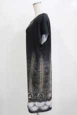 画像2: abilletage / トロンプルイユTシャツワンピース(Round frame)  ブラック H-26-02-10-039-GO-OP-KB-ZH (2)