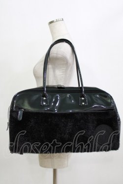 画像1: BLACK MORAL / ファーエナメルボストンバッグ  黒 H-26-02-10-068-PU-BG-AK-ZH