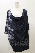 NieR Clothing / プリント半袖CUTSEW F 黒 H-26-02-13-039-PU-TO-AK-ZH