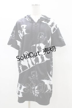 画像1: NieR Clothing / 総柄ZIP半袖パーカー  ブラック H-26-02-18-1049-PU-TO-KB-ZH