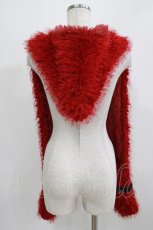画像2: QOOZA / 「ディズニーツイステッドワンダーランド」ファーハット[HEARTSLABYUL]  レッド H-26-02-27-031-PU-AC-KB-ZY (2)