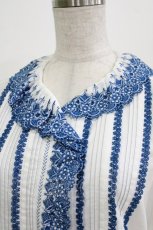 画像4: Jane Marple / フラワーレースとピンタックのブラウス  オフ×ブルー H-26-03-02-058-JM-BL-KB-ZH (4)