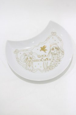 画像1: Q-pot. / 描き下ろしアートの月型プレート  白×ゴールド H-26-03-06-071-QP-ZA-AK-ZH